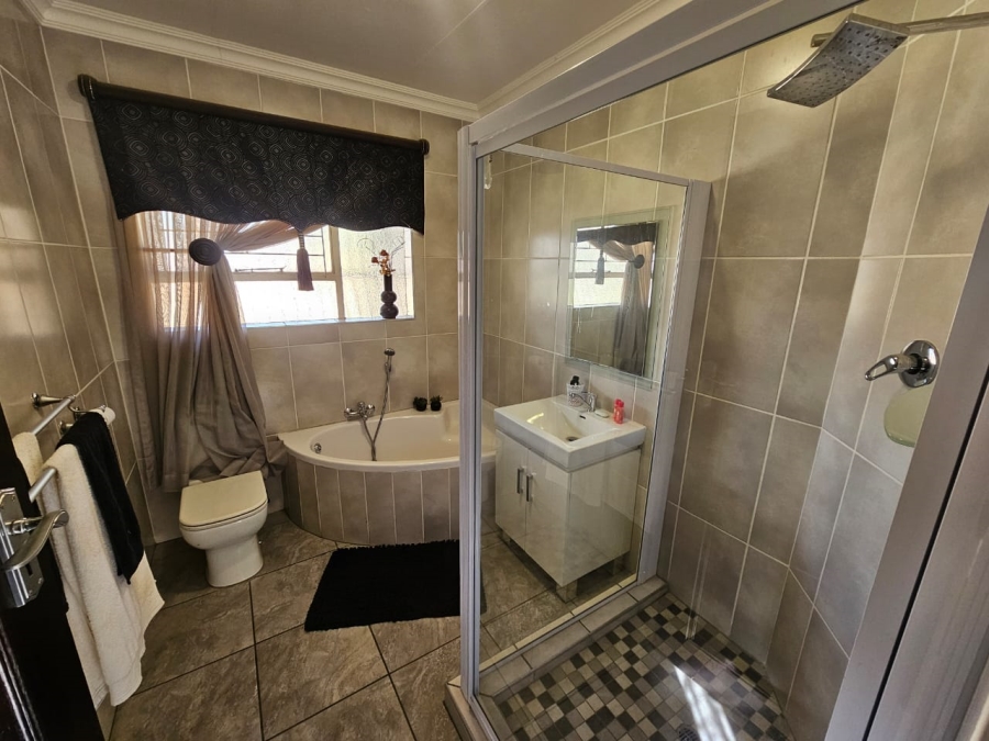 4 Bedroom Property for Sale in Jan Cillierspark Free State